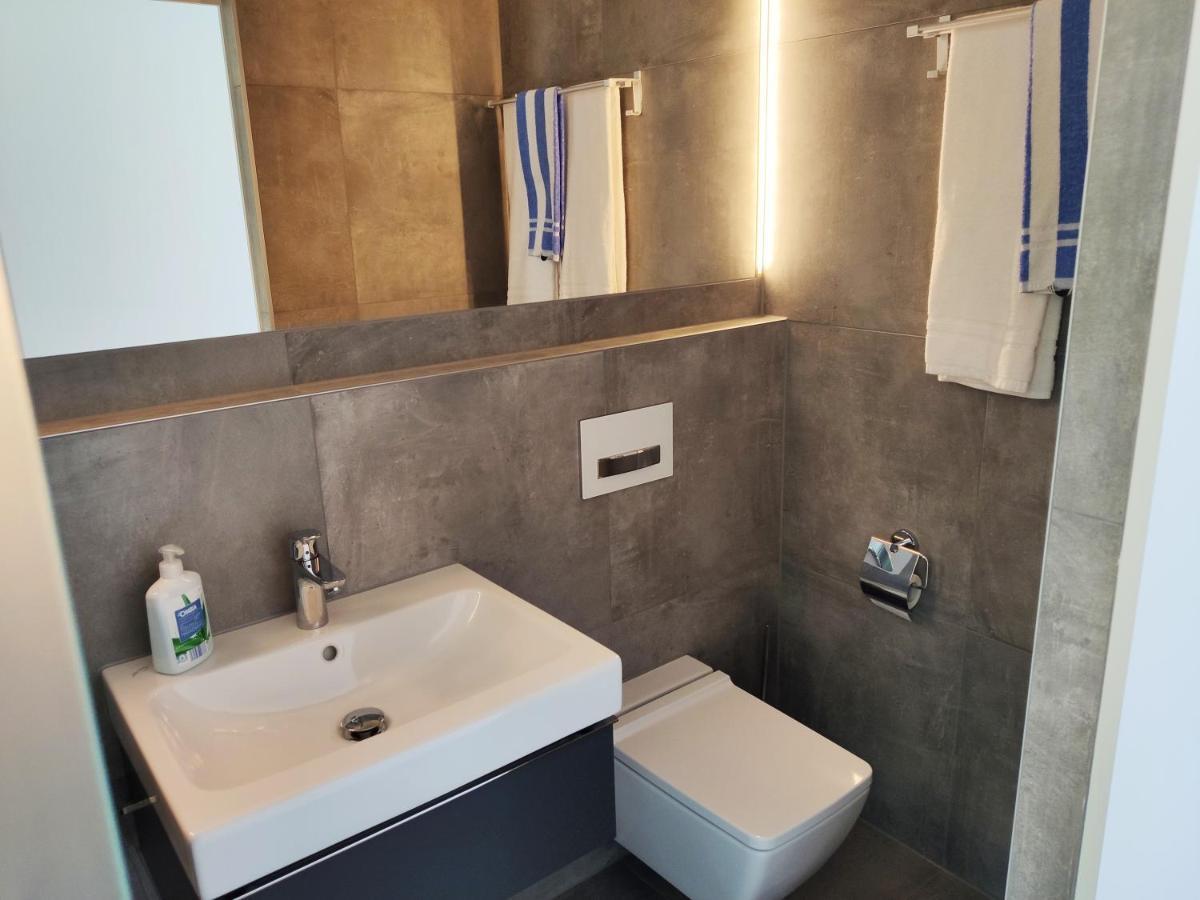 Modern Ausgebauter Ueberseecontainer Als Tiny House Wertheim Luaran gambar